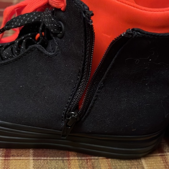 Converse with Lunarion - Picture 10 of 11